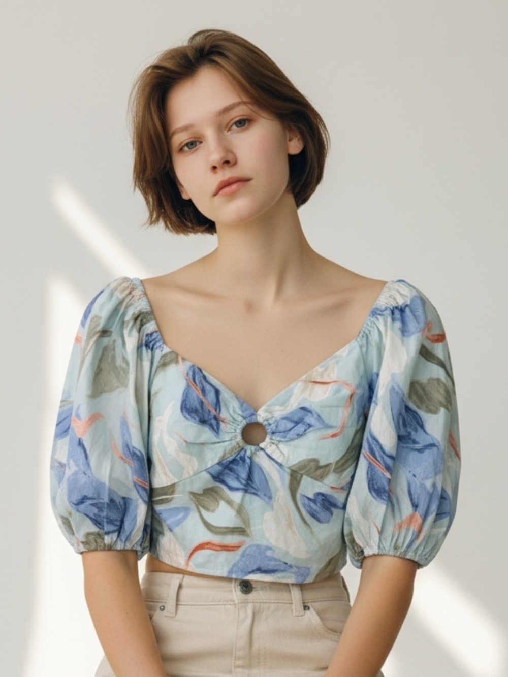 Abercrombie and Fitch v neck cropped puff sleeve blouse